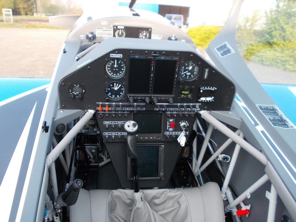 Extra330LT Panel