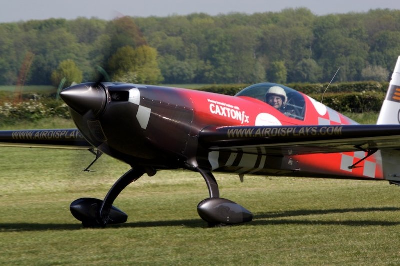 Extra 330sc Taxi